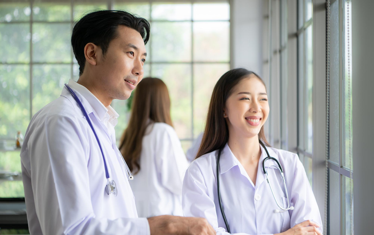 ใช้ Odoo Healthcare Module เพื่อบริหารจัดการเวชระเบียน, การนัดหมาย, และการเชื่อมโยงกับระบบบัญชีและคลังเวชภัณฑ์